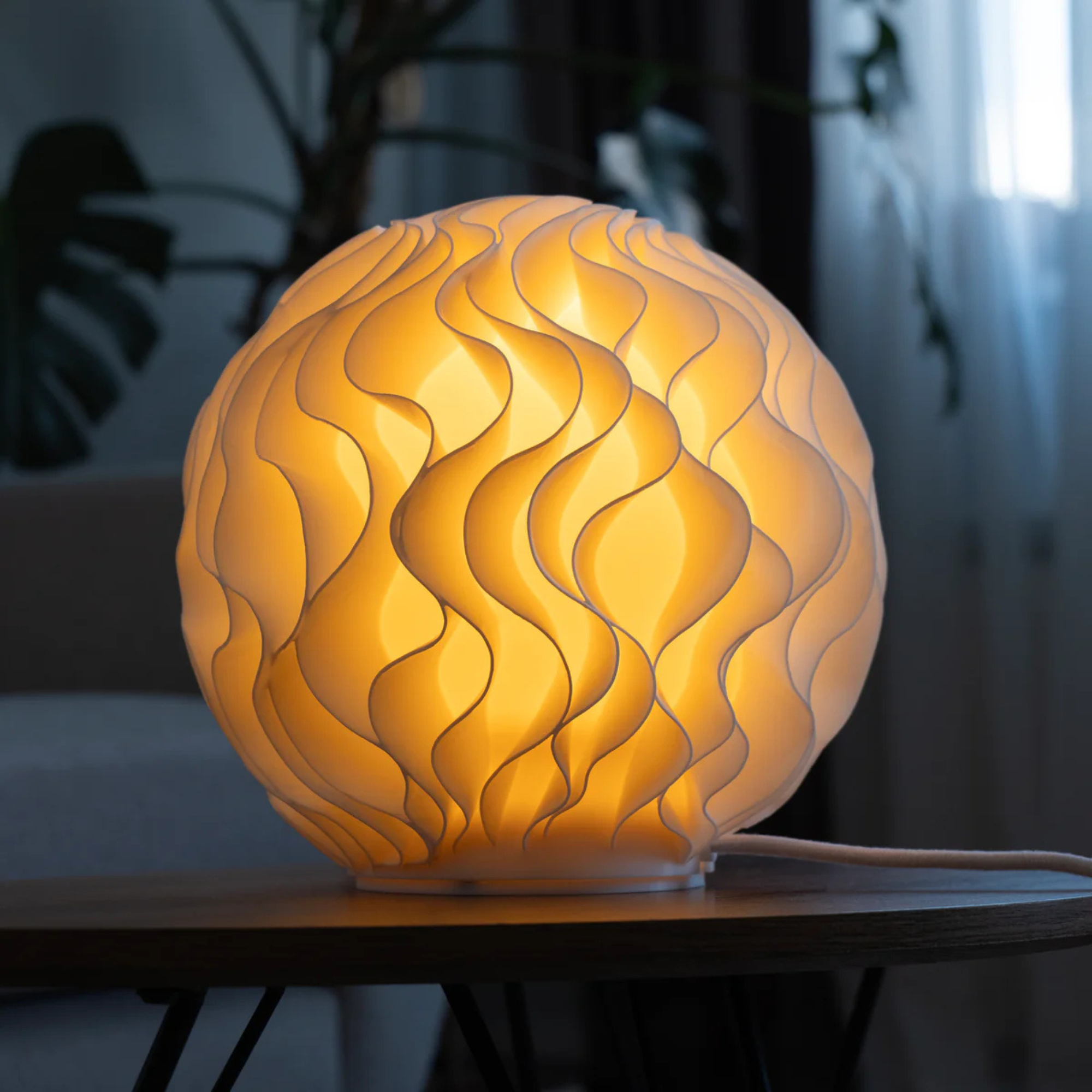 O10 Growth Sculpted Lamp Leora – handcrafted 3D-printed designer table lamp, soft ambient light