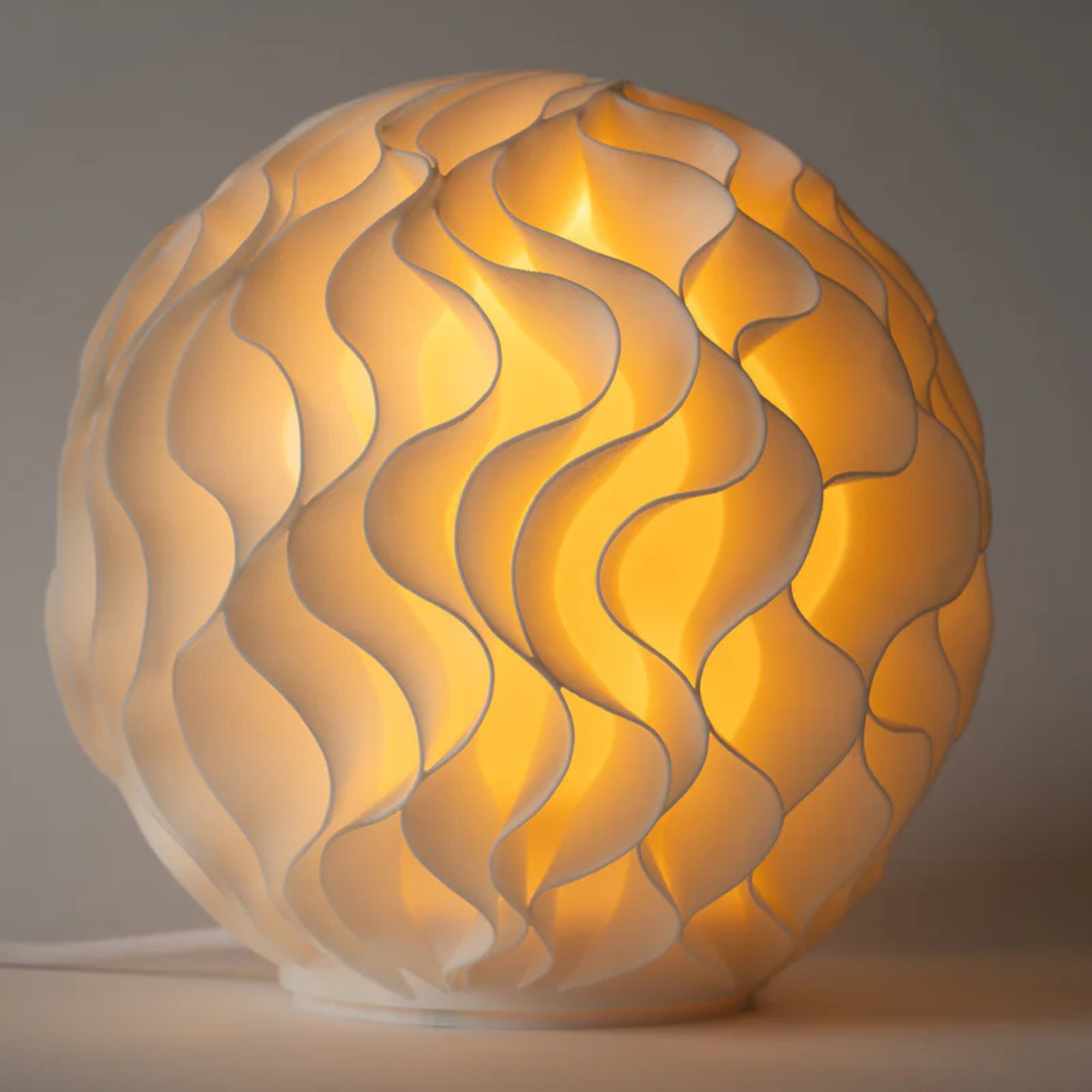 O10 Growth Sculpted Lamp Leora – eco-friendly 3D-printed lamp for bedside table