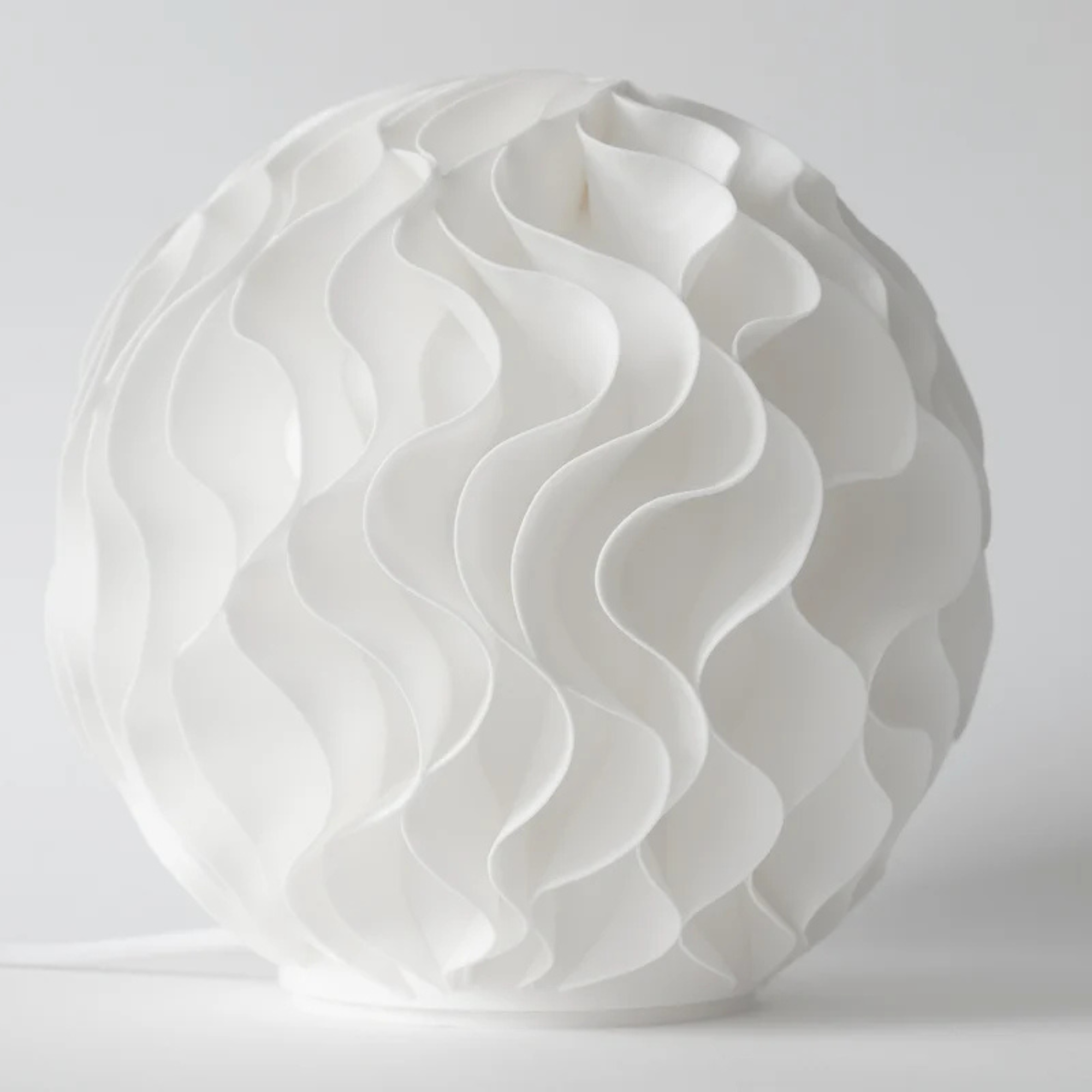 O10 Growth Sculpted Lamp Leora – flowing organic curves, ambient light, museum-quality lamp