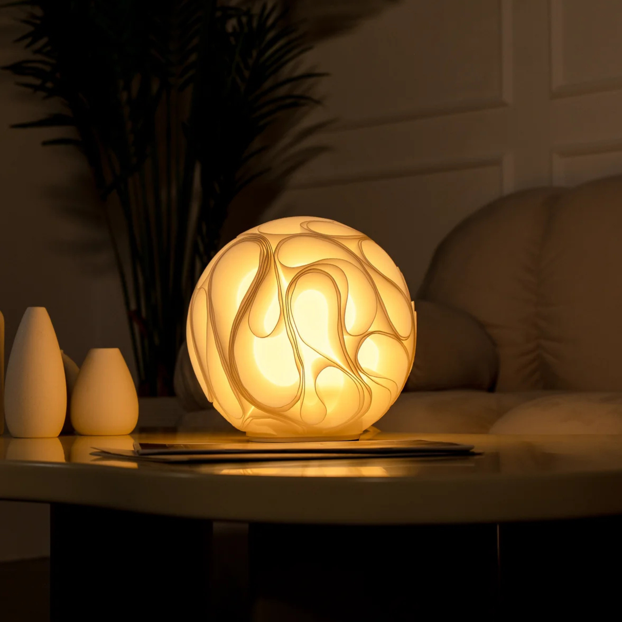 O1 Gravity Sculpted Lamp Leora – eco-friendly light sculpture for bedside table