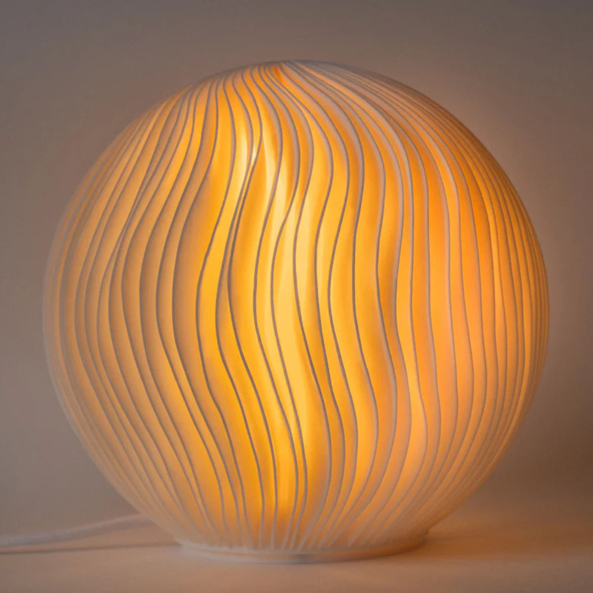 O5 Wind-Sculpted Lamp Leora – eco-friendly 3D-printed table lamp with soft ambient glow