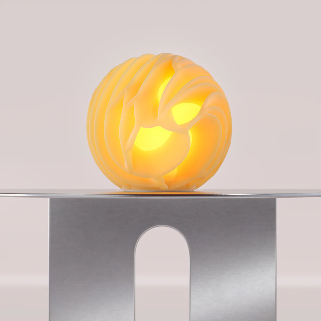 O6 Lava Sculpted Lamp Leora – artistic 3D-printed light sculpture with organic fluid design